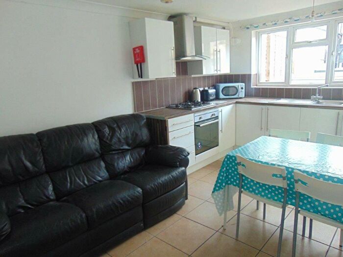 1 Bedroom Flat To Rent In Lyon Street, SO14