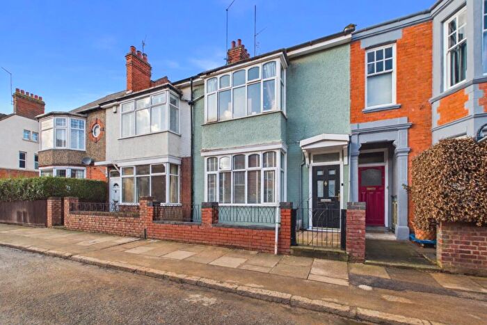 3 Bedroom Terraced House For Sale In Birchfield Road, Abington, NN1