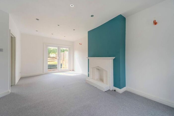 3 Bedroom Semi-Detached House To Rent In Kensington Avenue, Thornton Heath, CR7