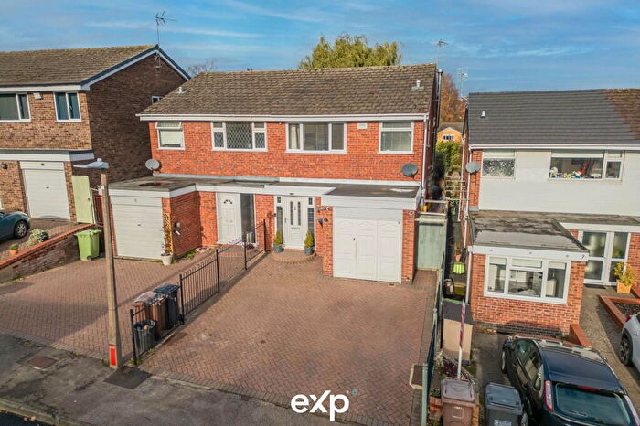 3 Bedroom Semi Detached House For Sale In Wishaw Close, Shirley, B90