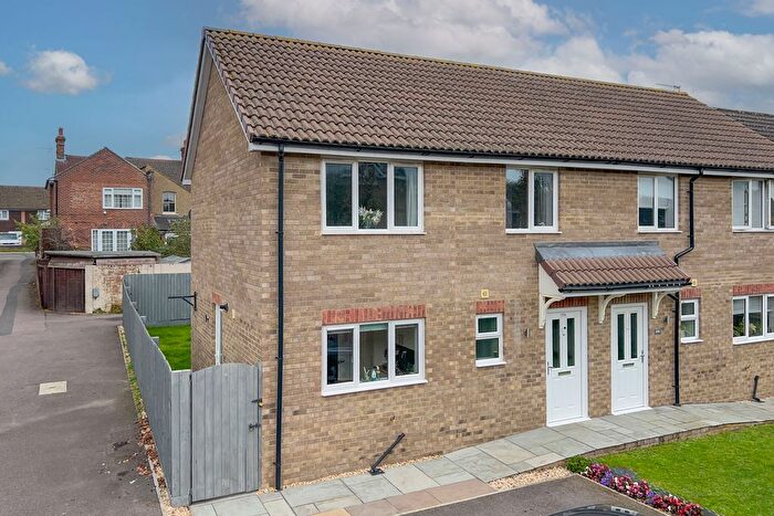 2 Bedroom Semi-Detached House For Sale In Vandyke Road, Leighton Buzzard, LU7