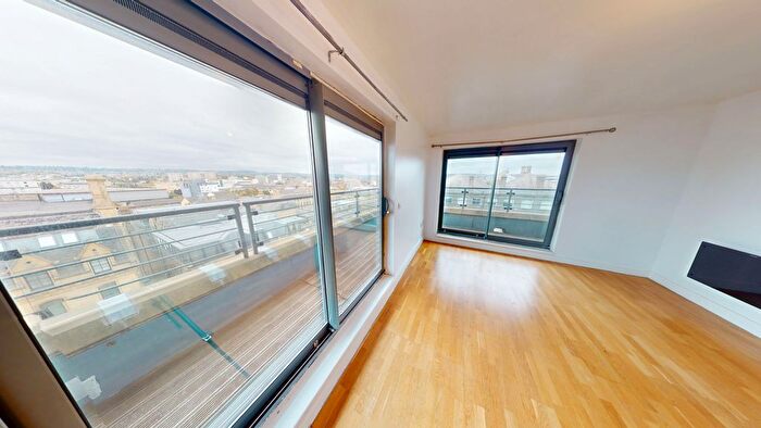 2 Bedroom Flat To Rent In Acton House, Bradford, BD1