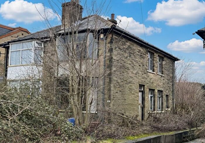3 Bedroom Semi Detached House For Sale In Thornton Road, Bradford, West Yorkshire, BD8