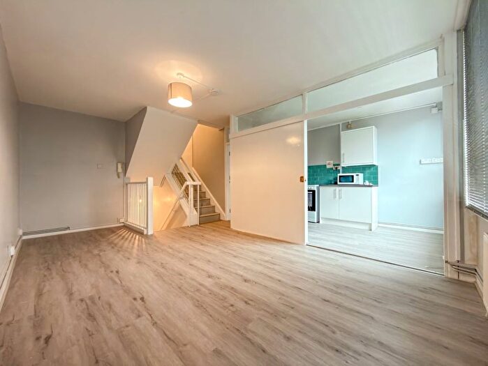 2 Bedroom Flat To Rent In Braithwaite House, Bunhill Row, London, EC1Y