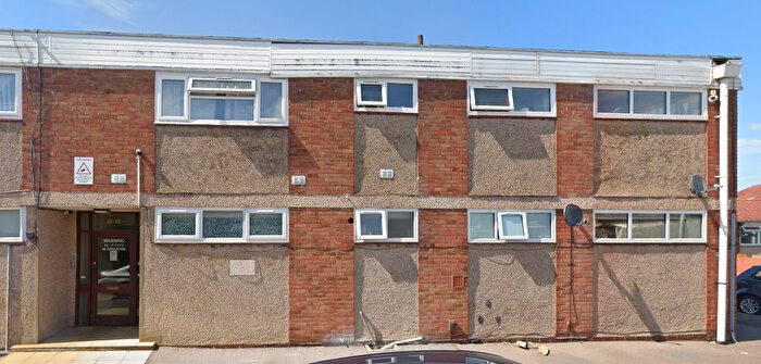 3 Bedroom Flat To Rent In Chesil Way, Hayes, Greater London, UB4