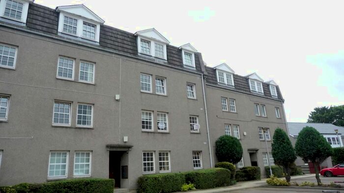 2 Bedroom Flat To Rent In Picardy Court, Aberdeen, AB10