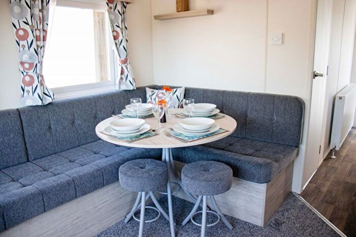 2 Bedroom Park Home For Sale In Warners Lane, Selsey, Chichester, PO20