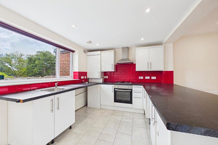 3 Bedroom Bungalow To Rent In Northfield Road, Maidenhead, Berkshire, SL6