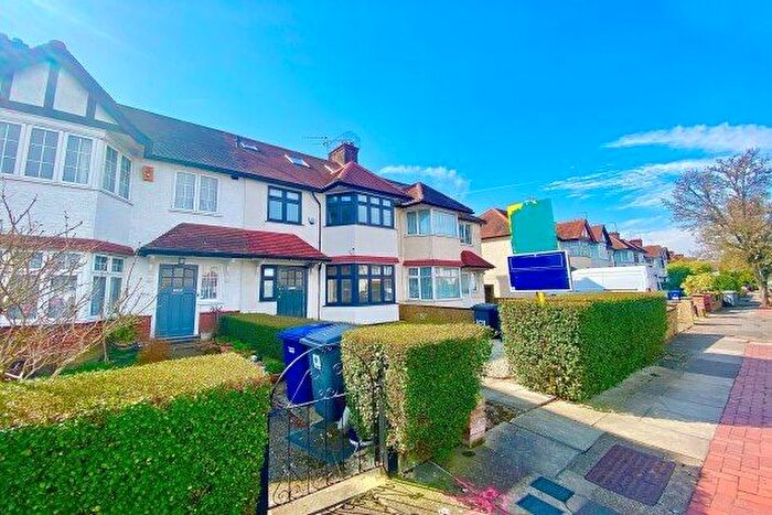 4 Bedroom Property To Rent In Hervey Close, London, N3