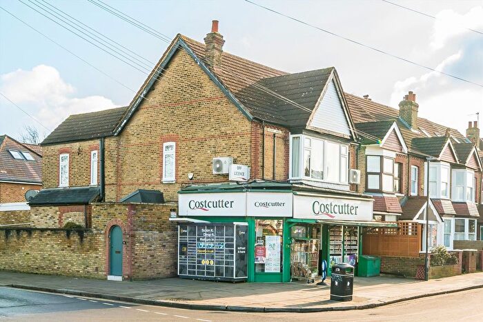 3 Bedroom Flat To Rent In Percy Road, Hampton, TW12