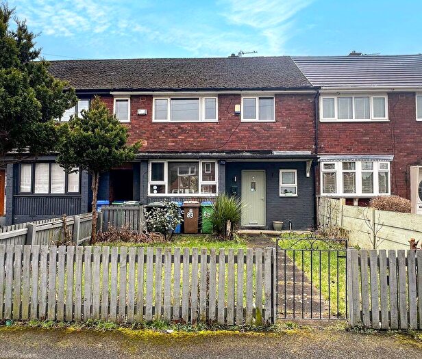 3 Bedroom Terraced House For Sale In York Road East, Middleton, Manchester, M24