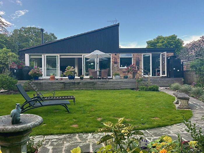 3 Bedroom House For Sale In Birch Close, Arundel, BN18