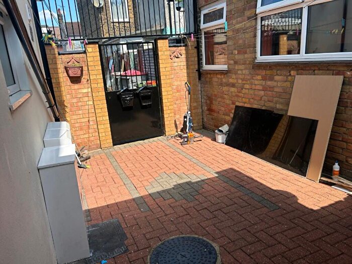 1 Bedroom Flat To Rent In Outram Road, London, E6