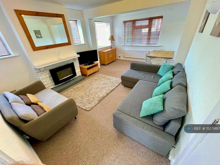 6 Bedroom Detached House To Rent In Melville Road, Bournemouth, BH9