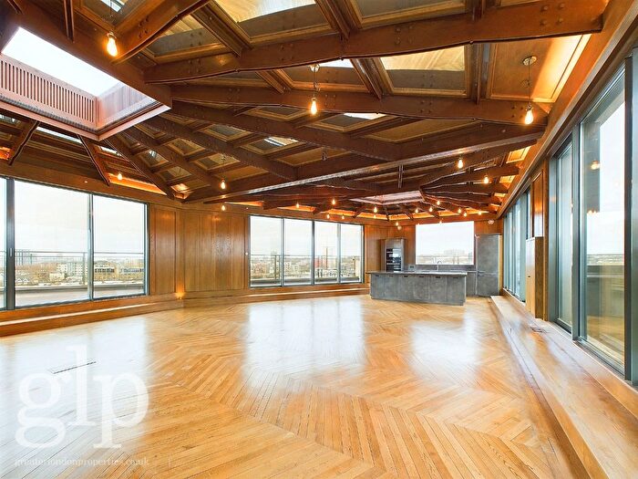 4 Bedroom Flat To Rent In Holmes Road, Kentish Town, NW5