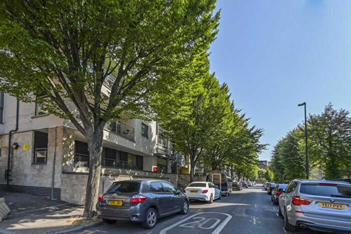 2 Bedroom Flat For Sale In Tiller Road, , Canary Wharf, London, E14