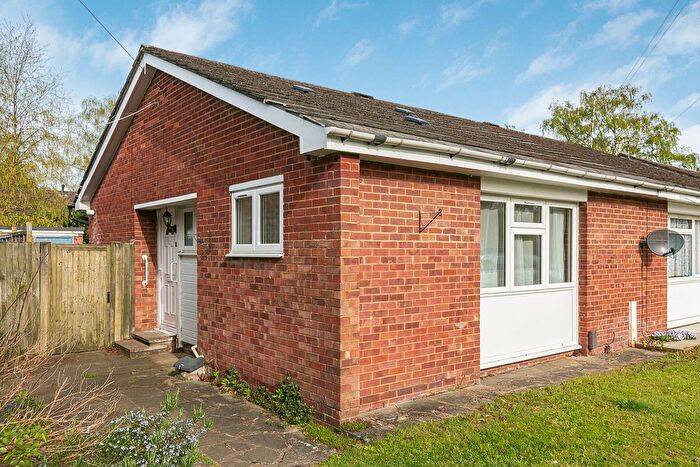 1 Bedroom Bungalow For Sale In Elmbank Avenue, Englefield Green, Egham, Surrey, TW20