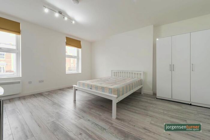 Studio To Rent In Uxbridge Road, Shephrds Bush, London W12