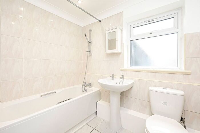 1 Bedroom Flat For Sale In Gumley Gardens, Isleworth, TW7
