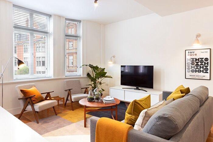 3 Bedroom Flat To Rent In Blandford Street, London, W1U