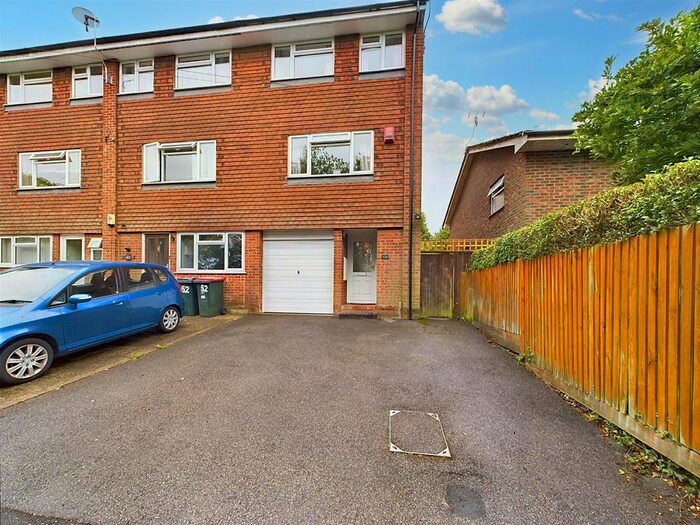 4 Bedroom Town House For Sale In Springfield Road, Southgate, RH11