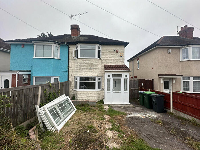 3 Bedroom Semi-Detached House To Rent In Causeway Green Road, Oldbury, B68