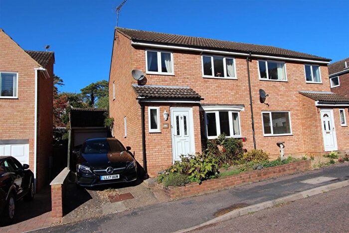 3 Bedroom Semi-Detached House To Rent In Hunting Gate, Hemel Hempstead, HP2