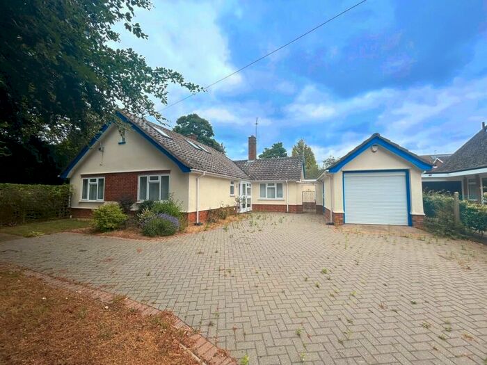 3 Bedroom Detached Bungalow To Rent In Henley Road, Ipswich, IP1