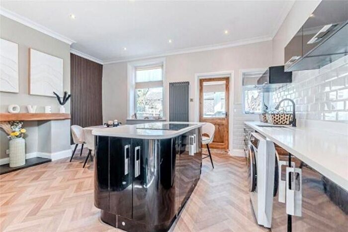 5 Bedroom End Of Terrace House For Sale In Ashgrove Greengates, Bradford, BD10