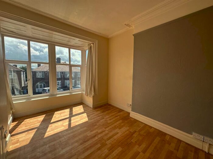 2 Bedroom Flat To Rent In Highfield Park, Rhyl, LL18