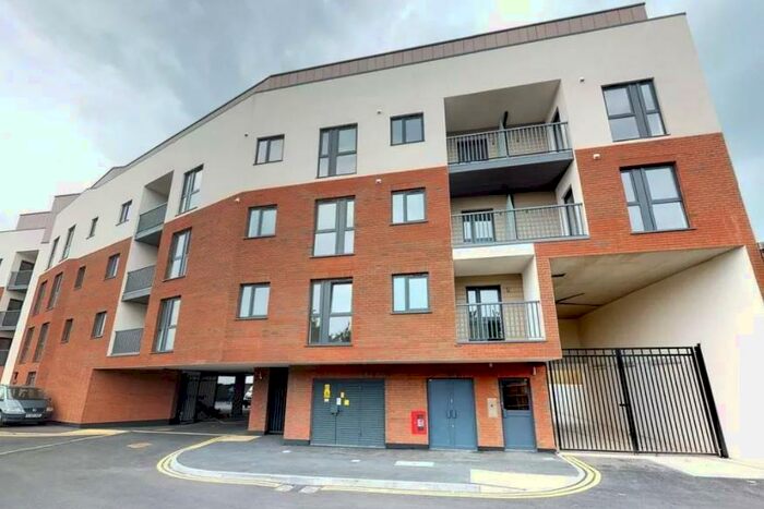 1 Bedroom Apartment To Rent In Lyons Way, Slough Centre, SL2
