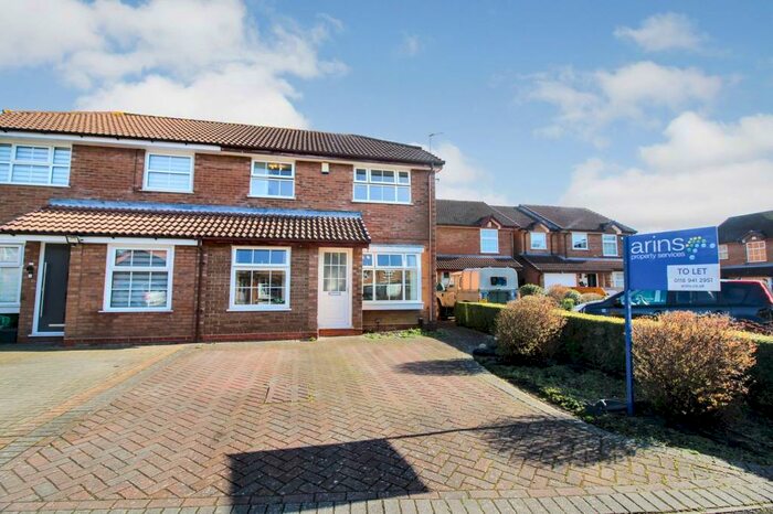 3 Bedroom Semi-Detached House To Rent In Fernhurst Road, Calcot, Reading, RG31