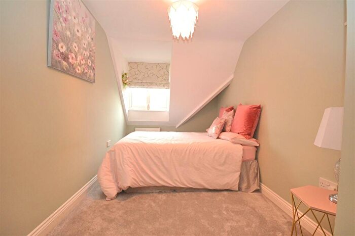 2 Bedroom Flat For Sale In Dorchester Road, Weymouth, DT4