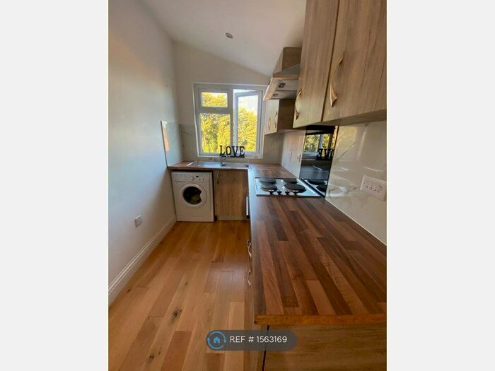 1 Bedroom Flat To Rent In South End, London, CR0