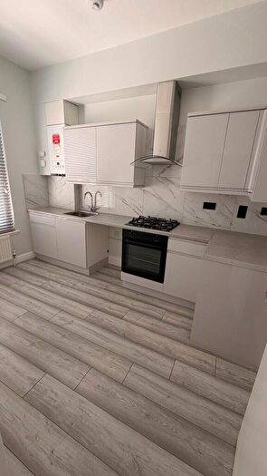 1 Bedroom Flat To Rent In Flat C, Alvington Crescent, Hackney, London, E8