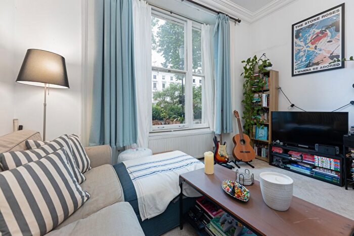 1 Bedroom Flat To Rent In Ovington Square, London, SW3