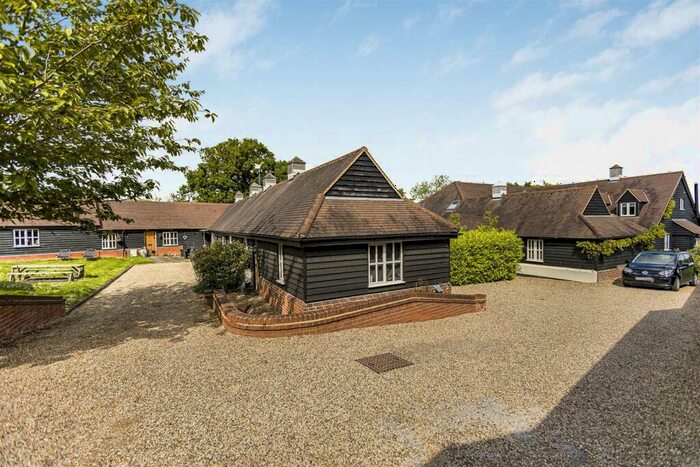 2 Bedroom Barn Conversion For Sale In Mangrove Lane, Hertford, SG13