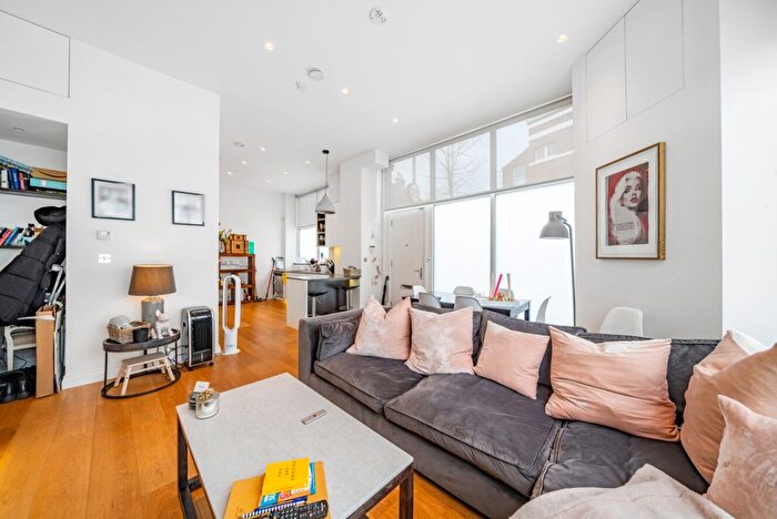 2 Bedroom Property To Rent In Oxford Road, Putney, London, SW15