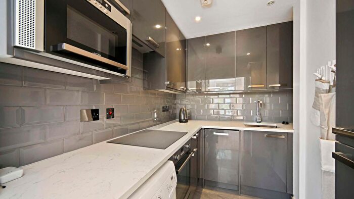 2 Bedroom Flat For Sale In Egerton Gardens, London, SW3