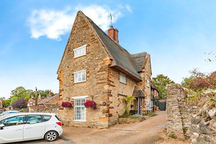 2 Bedroom Character Property For Sale In High Street, Great Doddington, NN29