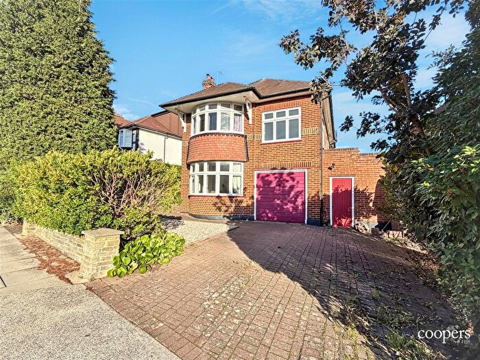 4 Bedroom Detached House To Rent In The Ridgeway, Ruislip, HA4