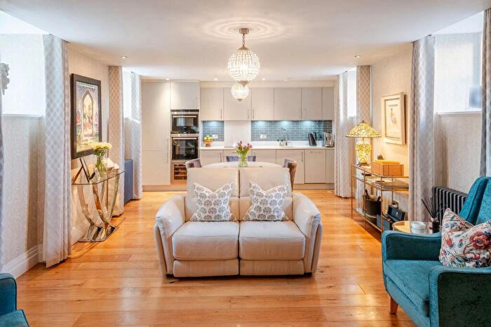 1 Bedroom Apartment For Sale In Kings Drive, Midhurst, GU29