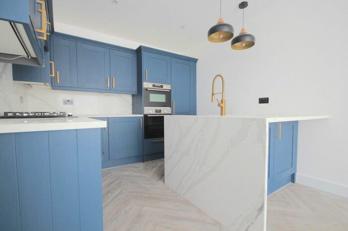 2 Bedroom Flat To Rent In Fairview Road, London, SW16