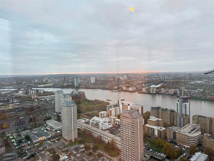 2 Bedroom Flat To Rent In Aspen, Marsh Wall, London, E14