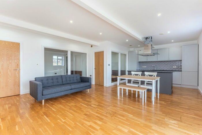 2 Bedroom Flat To Rent In Banister Road, London, W10