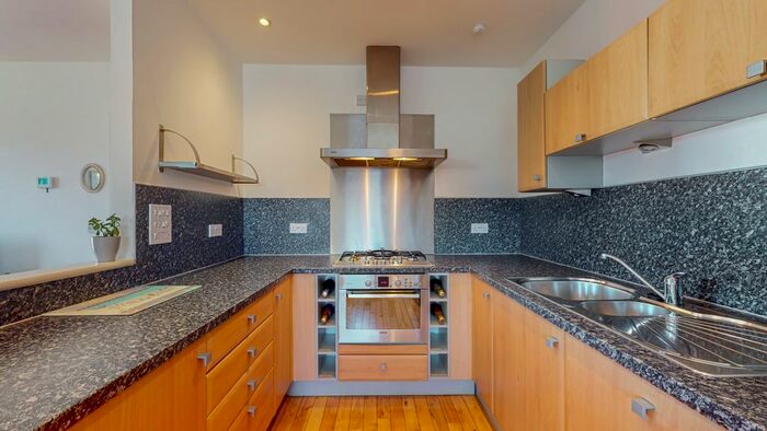 2 Bedroom Flat For Sale In Castlebank Drive, Glasgow, G11