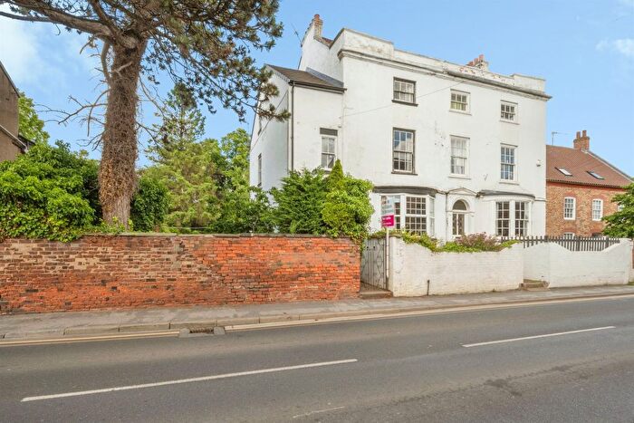 4 Bedroom Semi-Detached House For Sale In King Street, Thorne, Doncaster, DN8