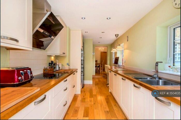 4 Bedroom Semi-Detached House To Rent In Newbury Road, Bromley, BR2