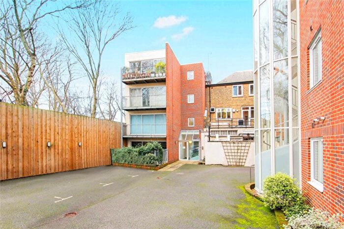 2 Bedroom Apartment To Rent In Elgar Street, London, SE16