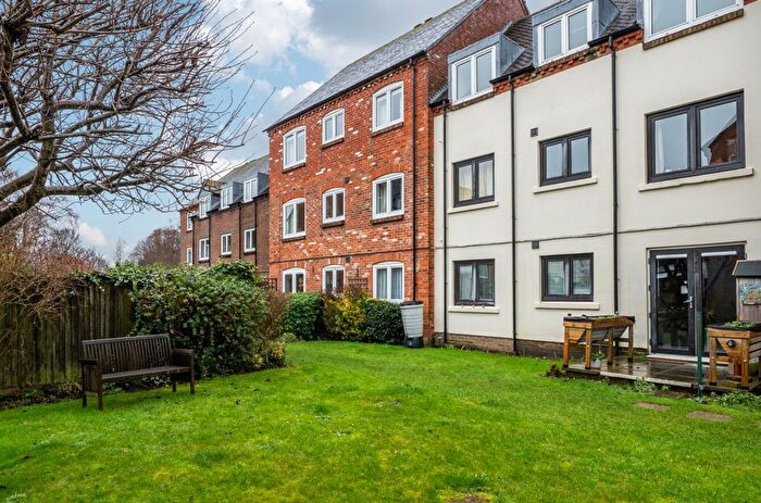 1 Bedroom Flat For Sale In Henty Gardens, The Maltings Henty Gardens, PO19